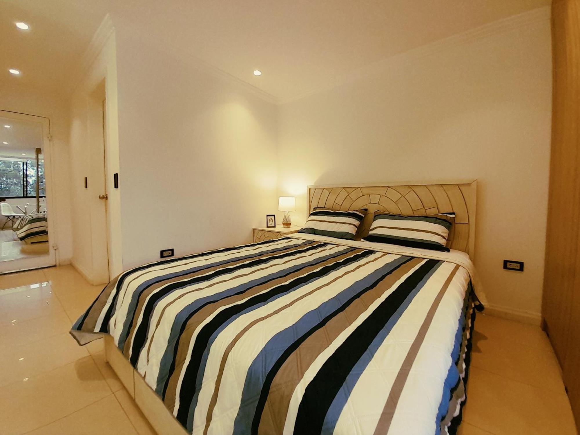 Elegante Suite Privada En Cuenca - Parqueo Incluido Exterior foto